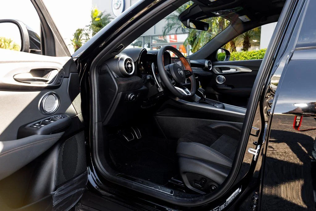 New 2025 Black Alfa Romeo Intensa image 30