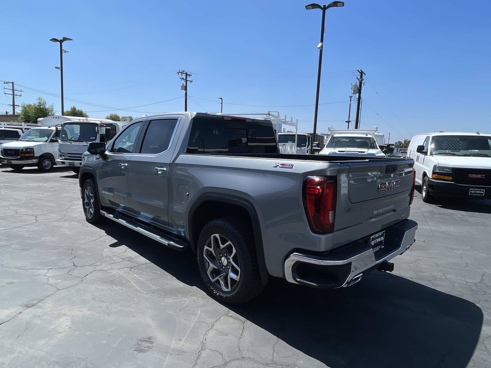 2026 GMC Sierra 1500 SLT - Photo 7