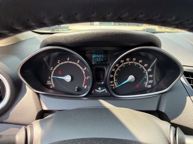 Used 2014 Ingot Silver Metallic Ford SE image 11