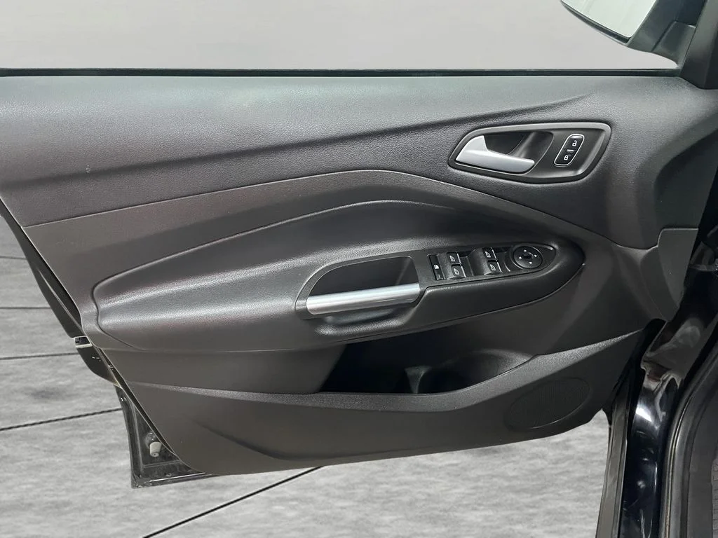 Used 2017 Shadow Black Ford SE image 9