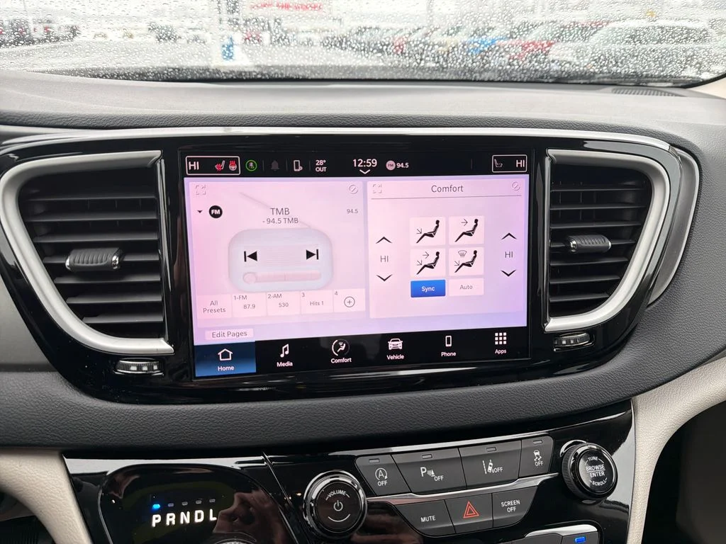 2023 Chrysler Pacifica Touring L - Photo 18