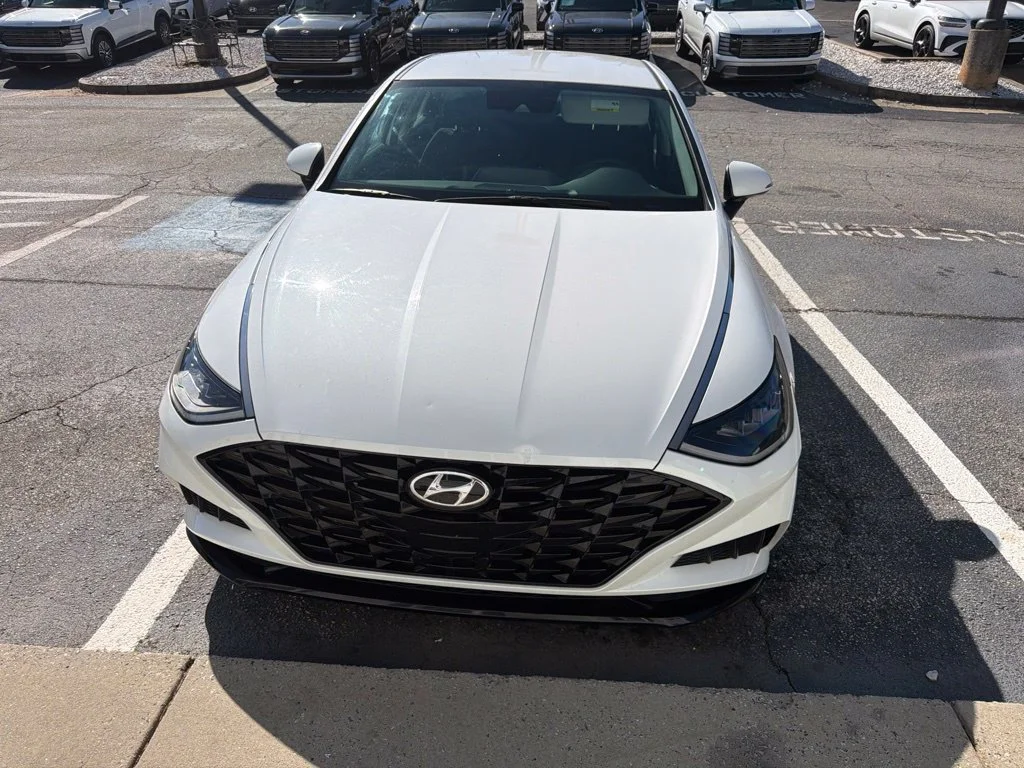 Used 2022 Gray Hyundai SEL image 1