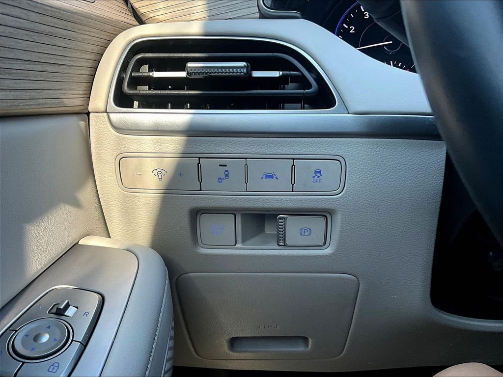 Certified Used 2022 White Hyundai SEL image 17