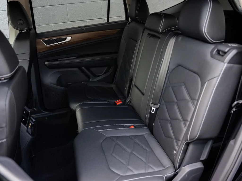 New 2026 Deep Black Pearl Volkswagen 2.0T SE W/TECHNOLOGY image 9