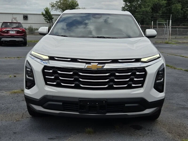 Used 2025 Summit White CHEVROLET FWD LT image 8