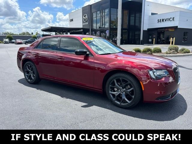 2023 Chrysler 300 Touring's photo
