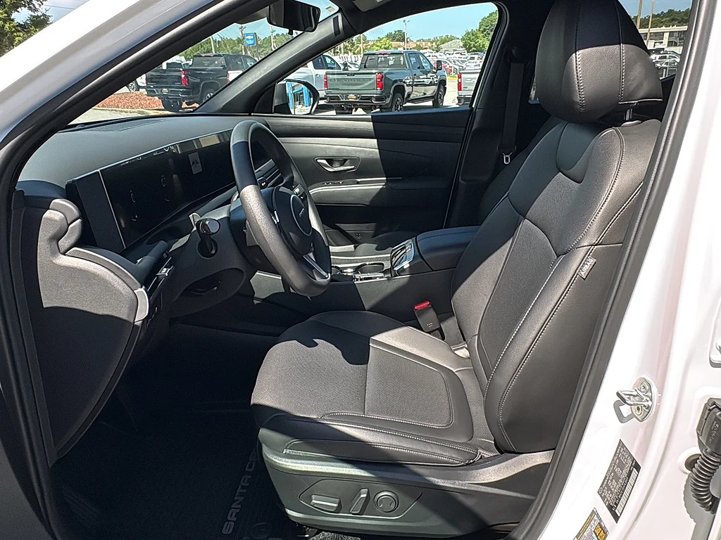 Used 2025 Atlas White Hyundai  image 12