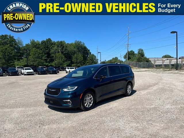 2025 Chrysler Pacifica Select