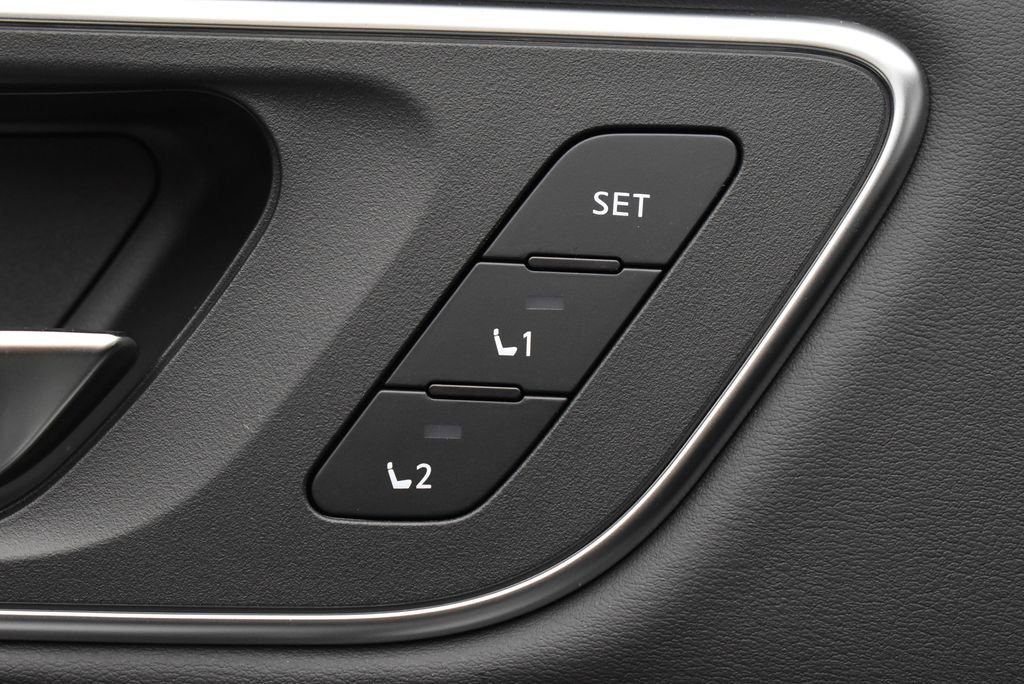New 2026 Everest White Pearl TriCoat Nissan Platinum image 12
