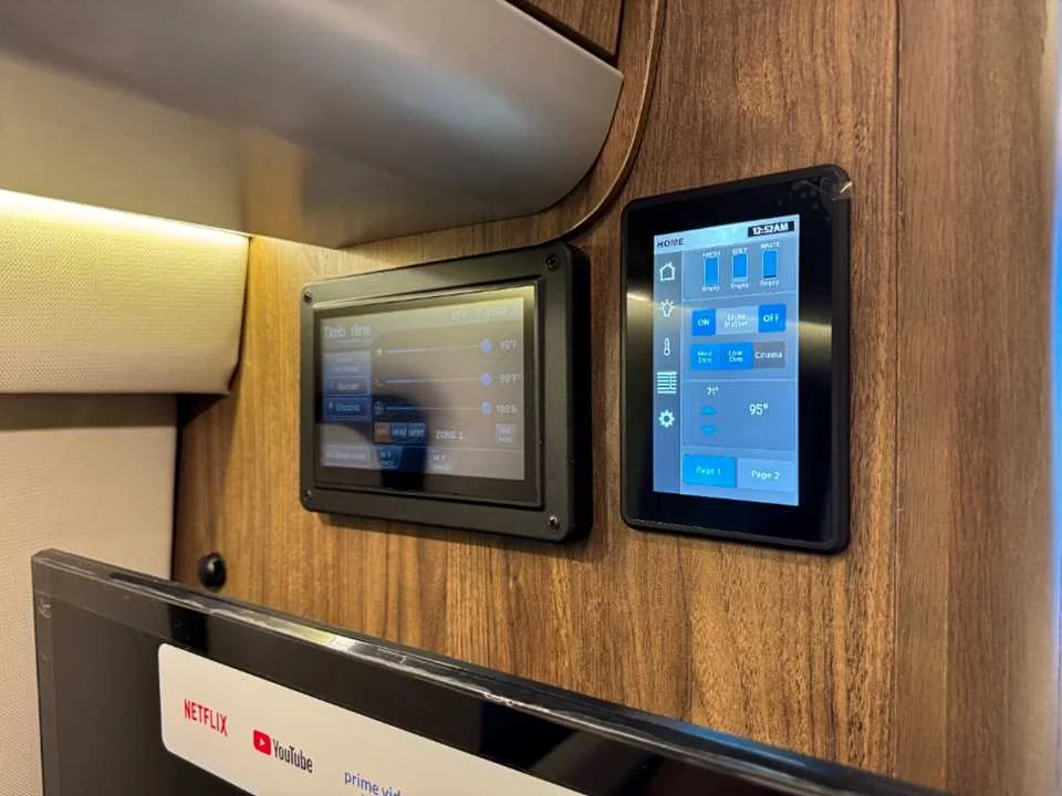New 2027 TENORITE GREY PREMIUM METALLIC AIRSTREAM  image 37