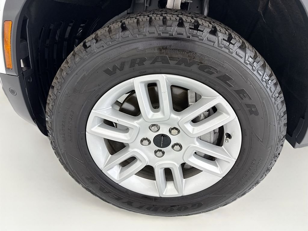 Certified Used 2026 Fuji White Land Rover S image 29