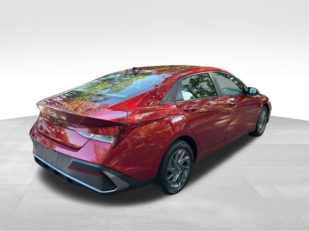 Used 2024 Red Hyundai SEL image 5