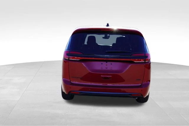 New 2026 Red Hot Pearl-Coat Exterior Paint Chrysler Select image 4