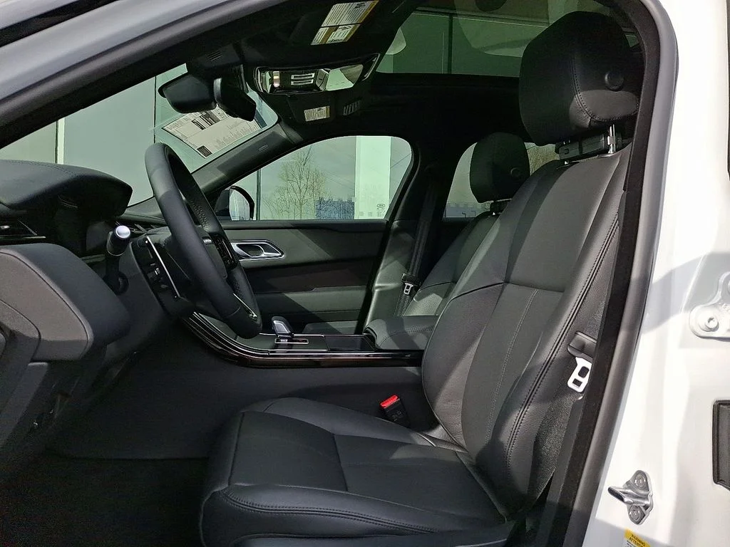 New 2026 Fuji White Land Rover Dynamic SE image 9