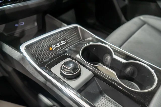 New 2027 Mosaic Black Metallic Chevrolet LT image 24