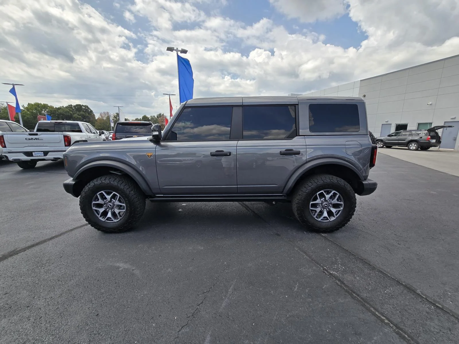 Used 2025 Gray Ford Badlands image 4