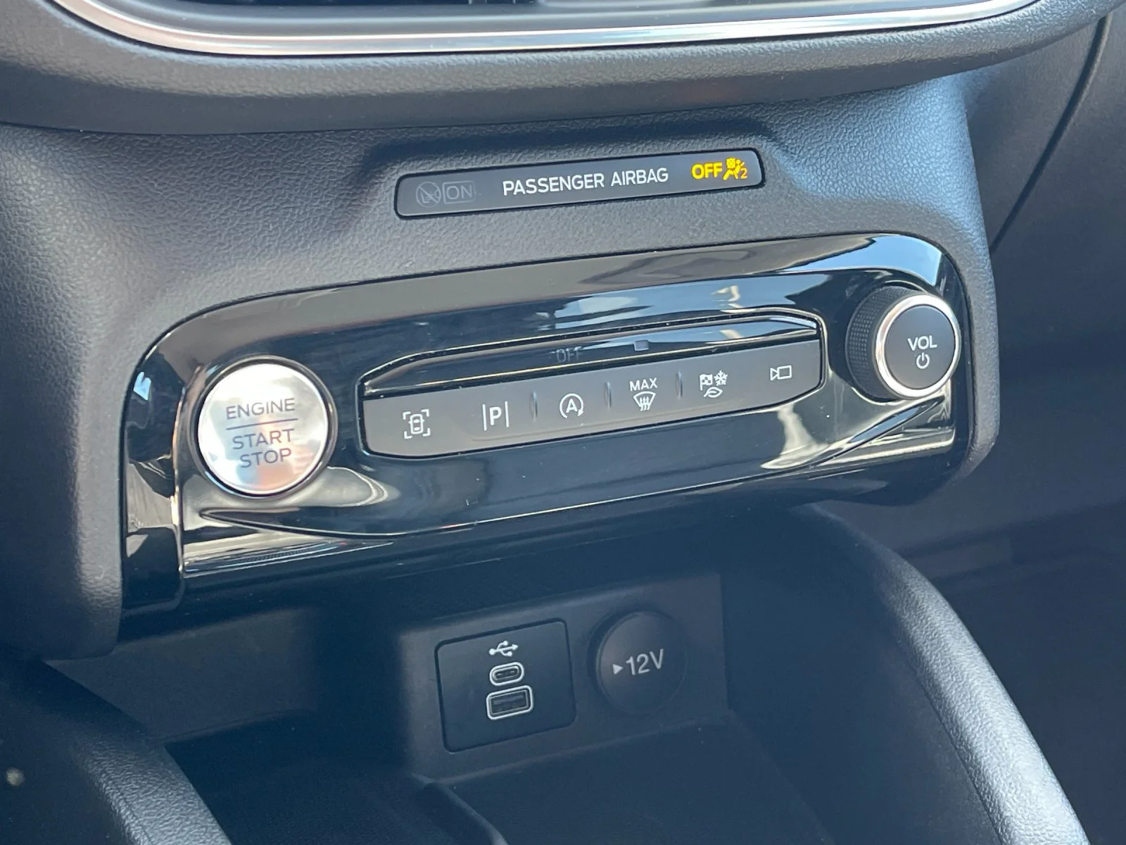 Used 2024  Ford Platinum image 22