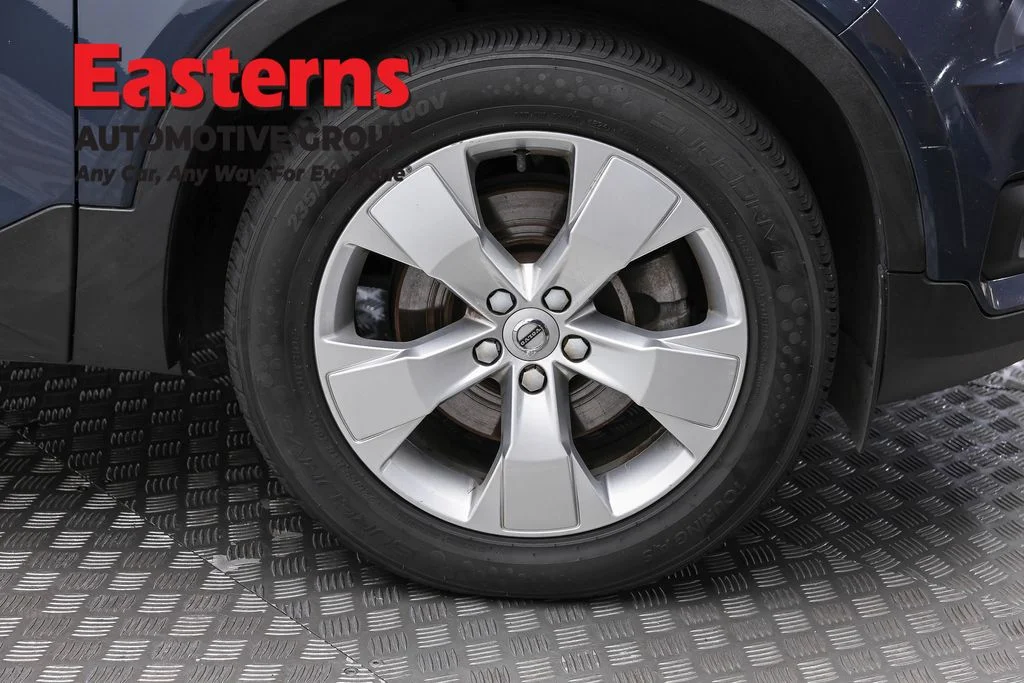 Used 2021 Gray Volvo Momentum image 32