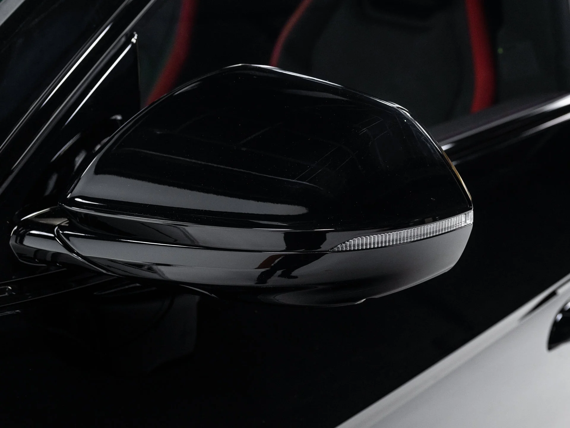 Used 2025 Nero Noctis Metallic Lamborghini SE image 29