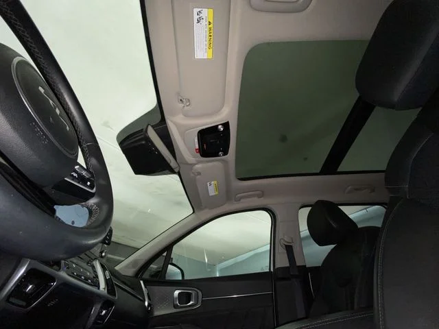 Used 2023 White Kia SX image 22