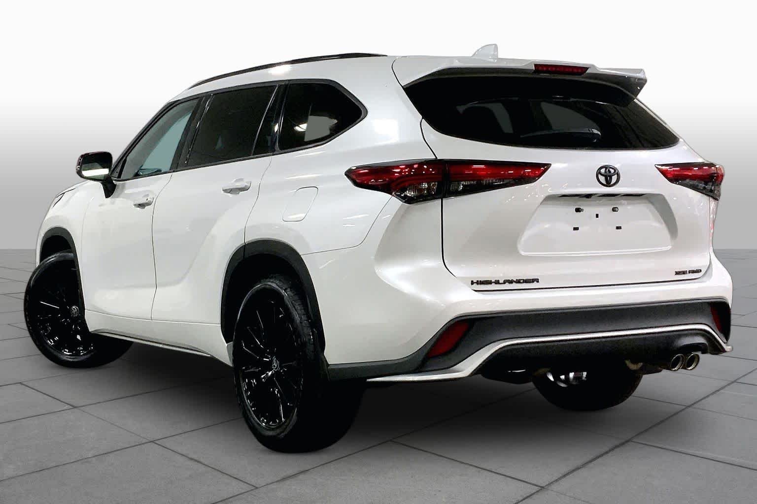 Used 2023 Wind Chill Pearl Toyota XSE image 12