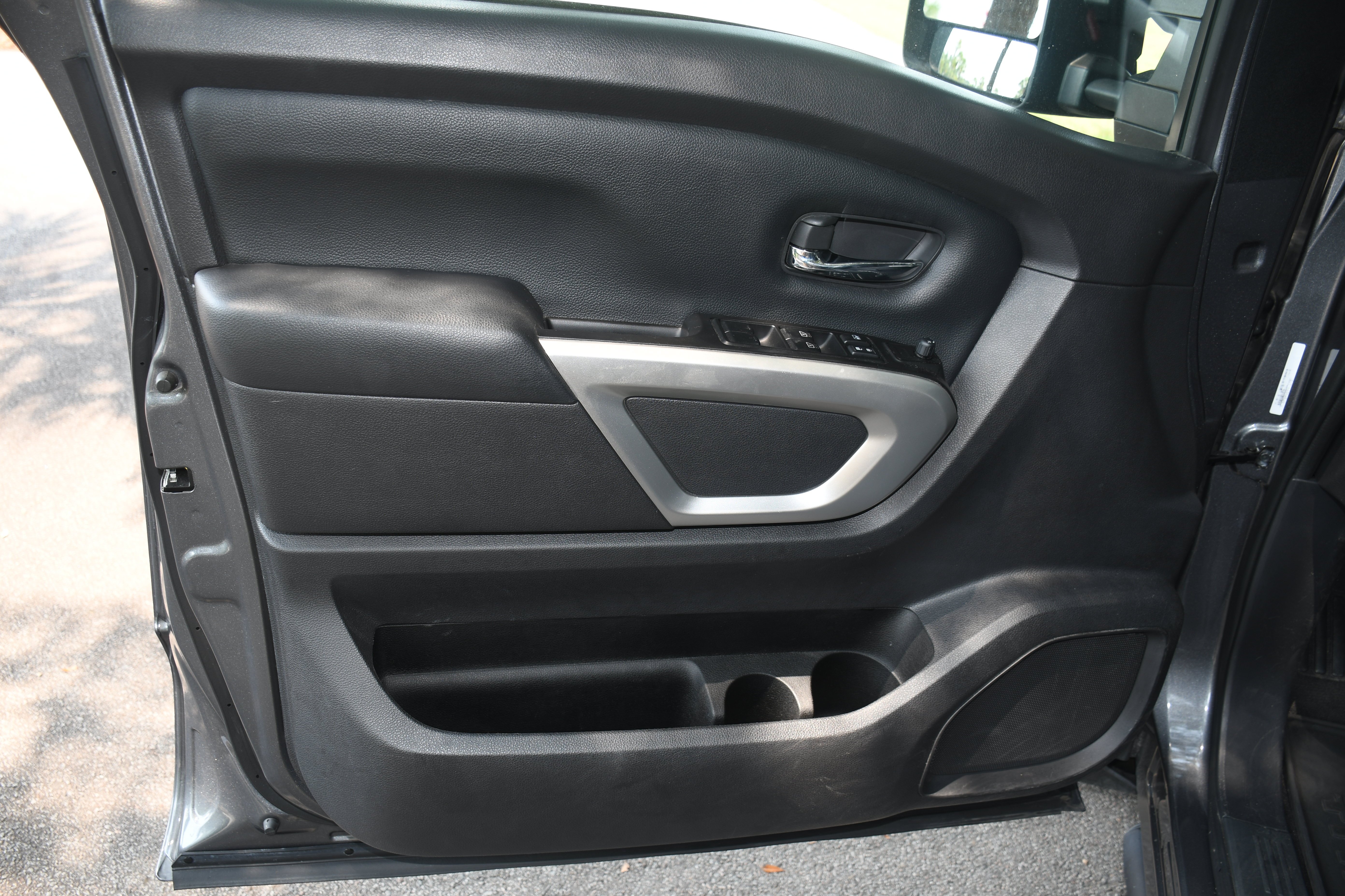 Used 2023 Gray Nissan SV image 9