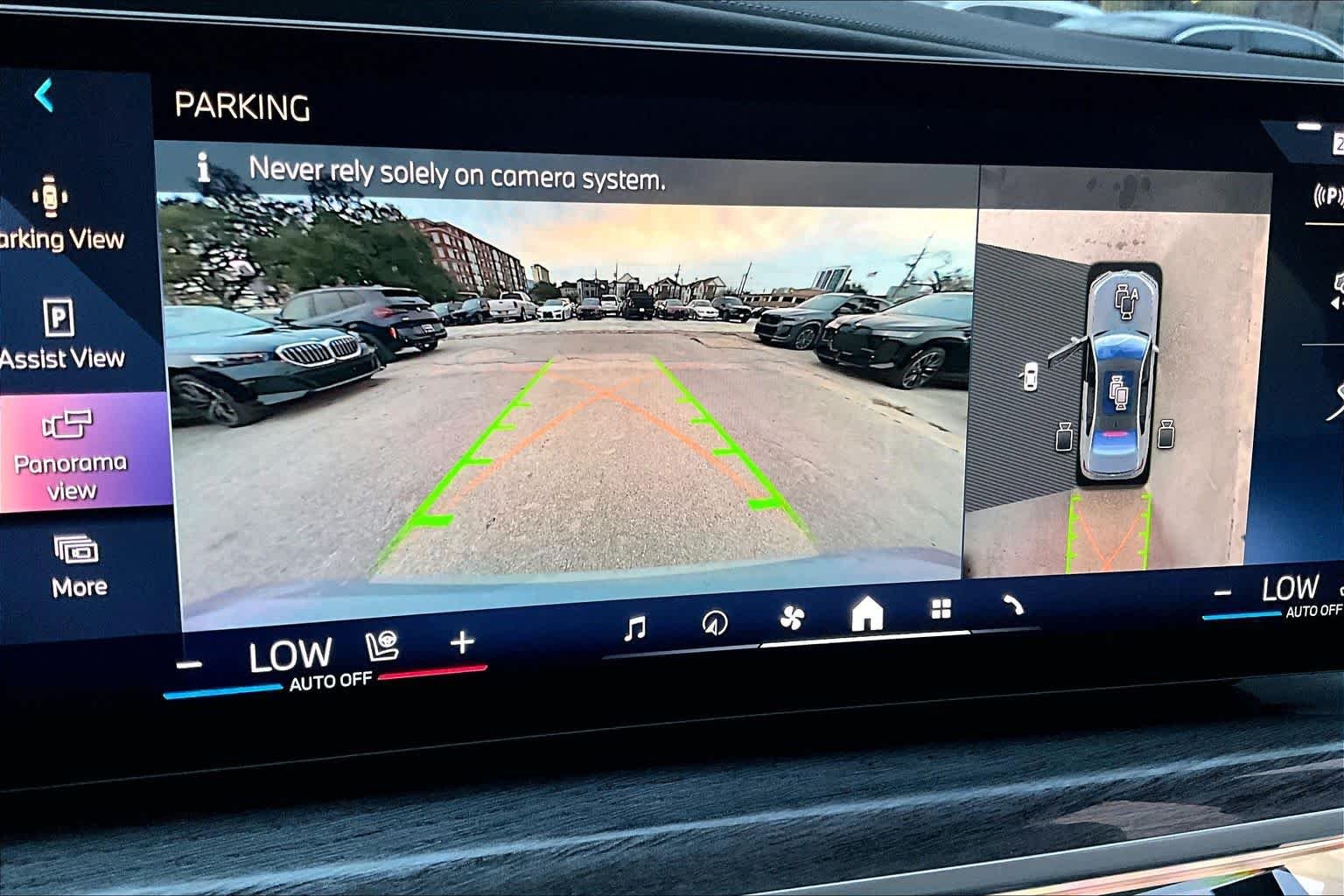 2025 BMW i7 50 - Photo 25