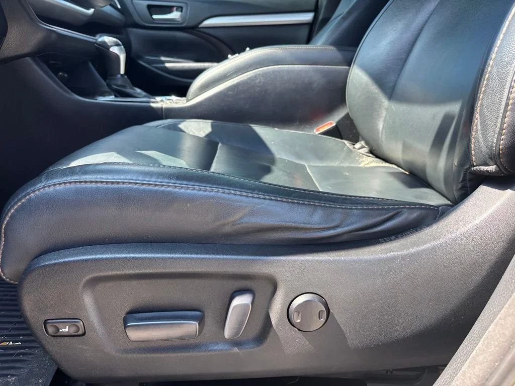 Used 2016 Gray Toyota XLE V6 image 18