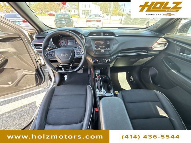 Certified Used 2022 Iridescent Pearl Tricoat Chevrolet RS image 19