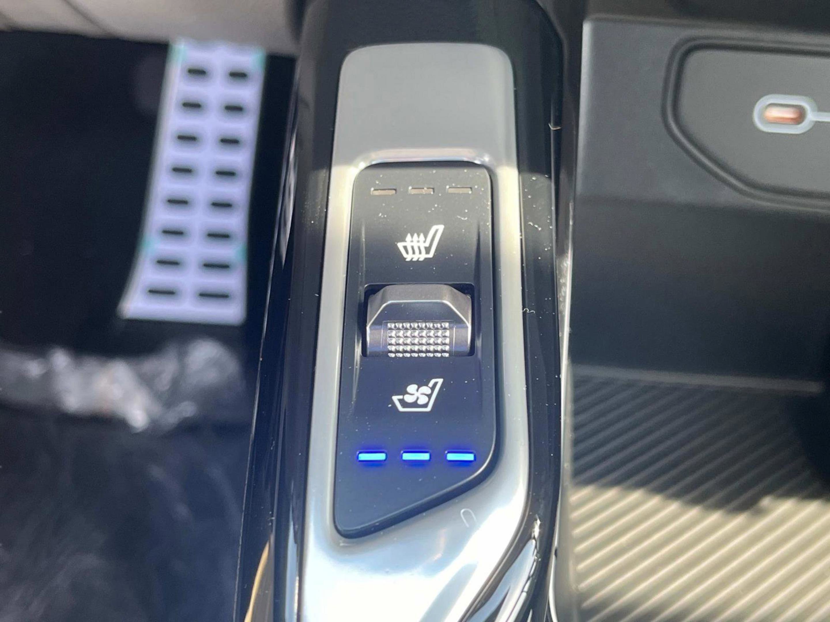 2025 Kia Sorento X-Line SX - Photo 32