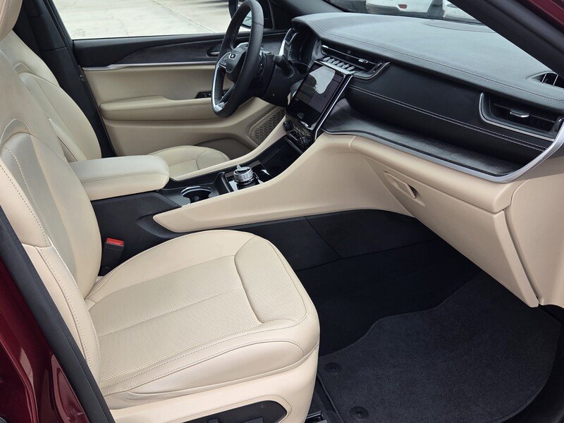Used 2024 Velvet Red Pearlcoat JEEP LIMITED 4X4 image 17
