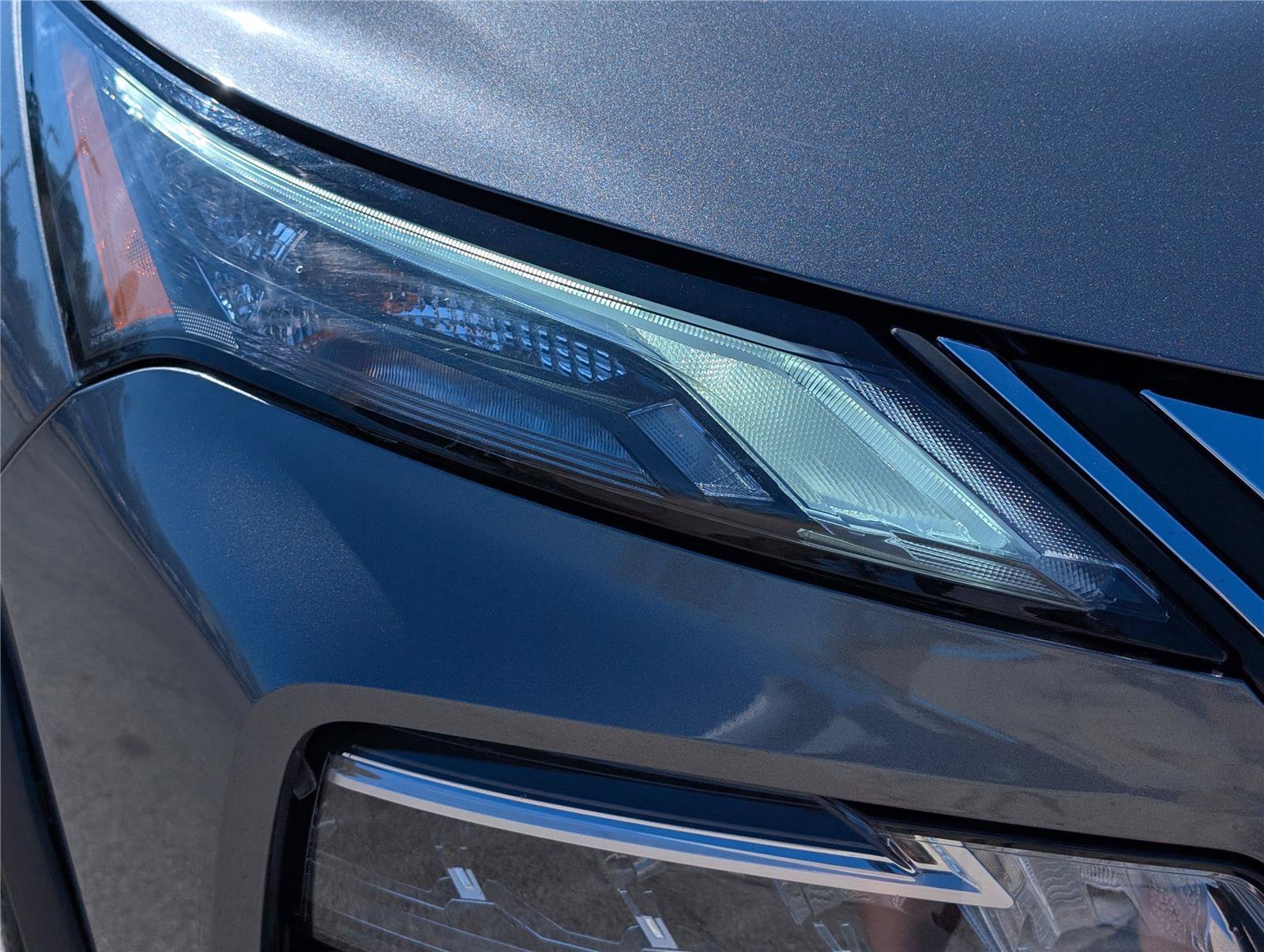Used 2022 Silver Nissan SV image 4