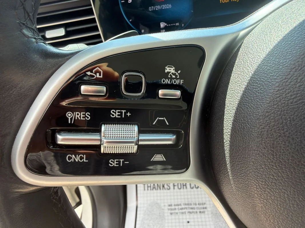 Used 2020 White Mercedes-Benz 4MATIC® image 19