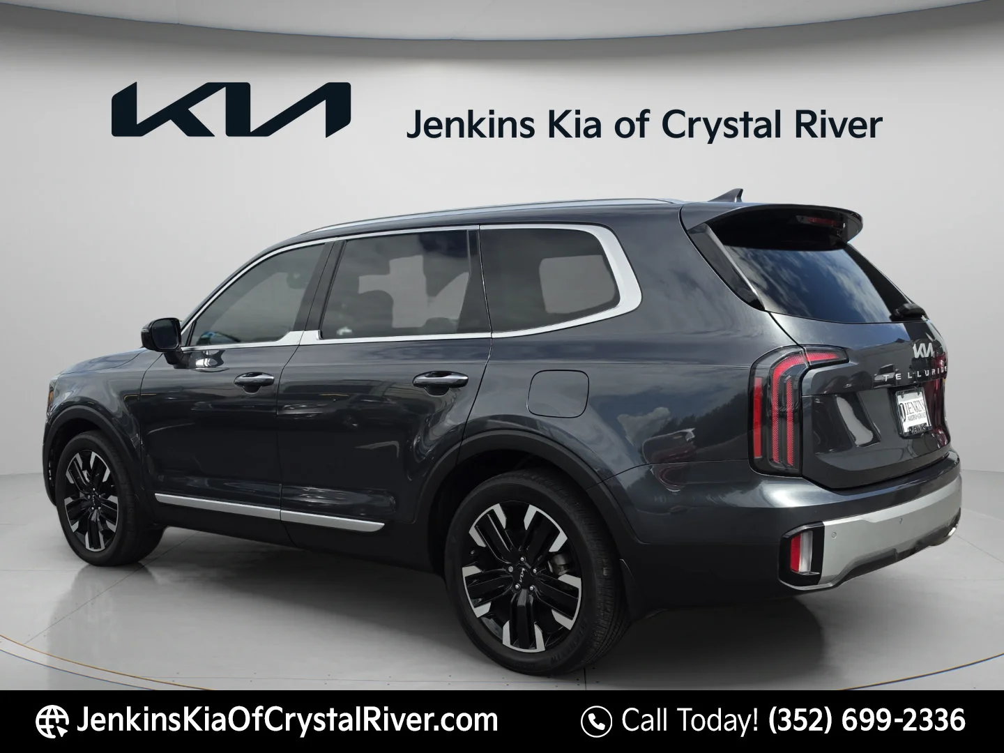 Used 2024 Gravity Gray Kia SX Prestige image 8
