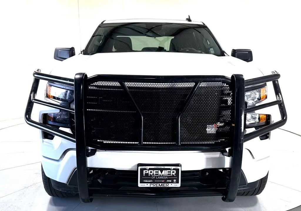 Used 2024 White Chevrolet Custom image 10