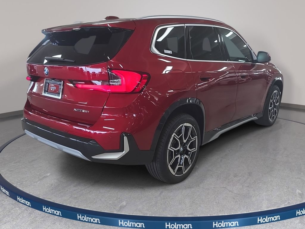 New 2026 Vegas Red Metallic BMW xDrive28i image 4