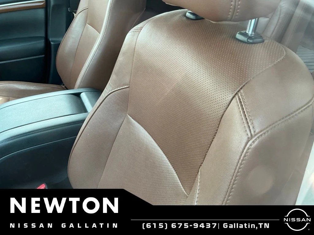 Used 2017 Blizzard Pearl Toyota Limited image 5