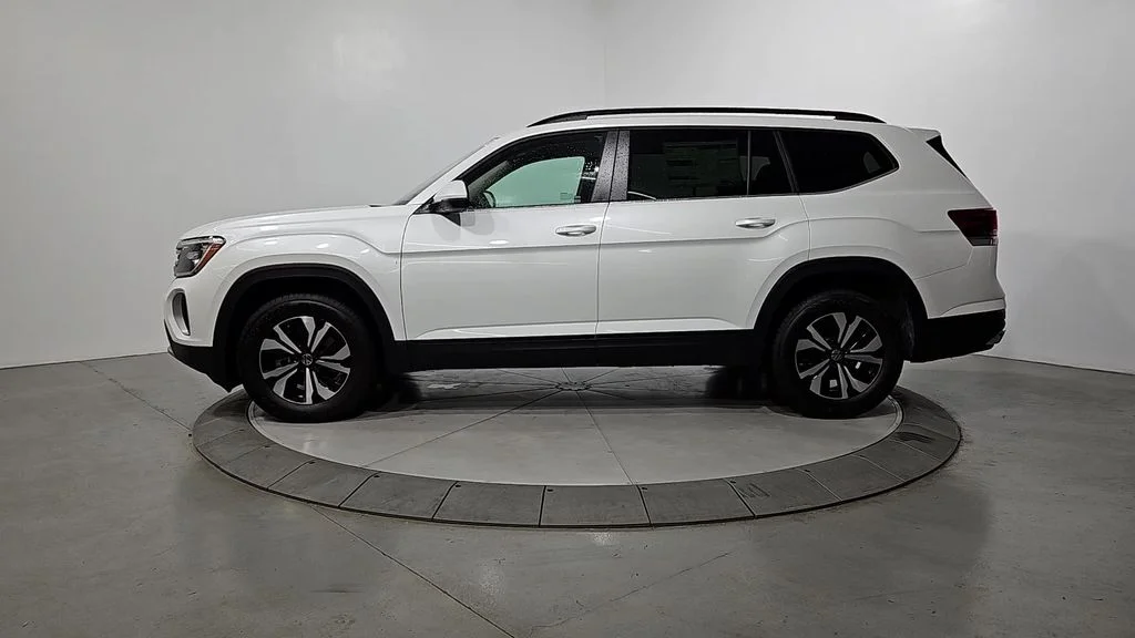 New 2026 White/off-white Volkswagen 2.0T SE image 2