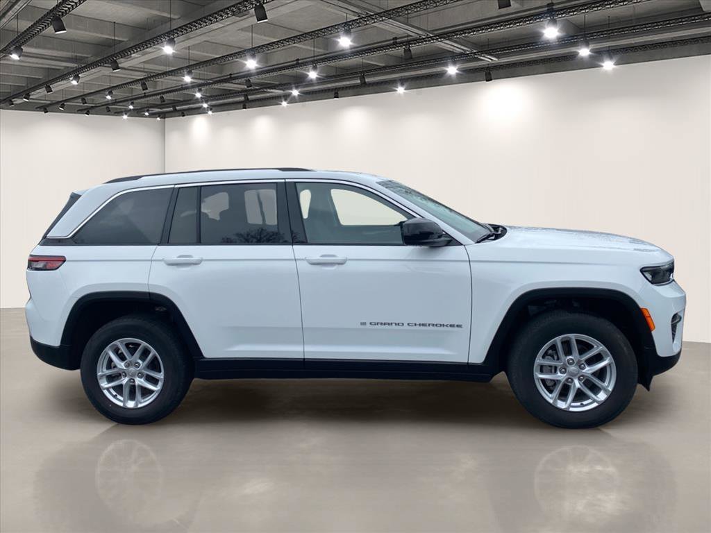 Used 2023 Bright White Clearcoat Jeep Laredo image 8