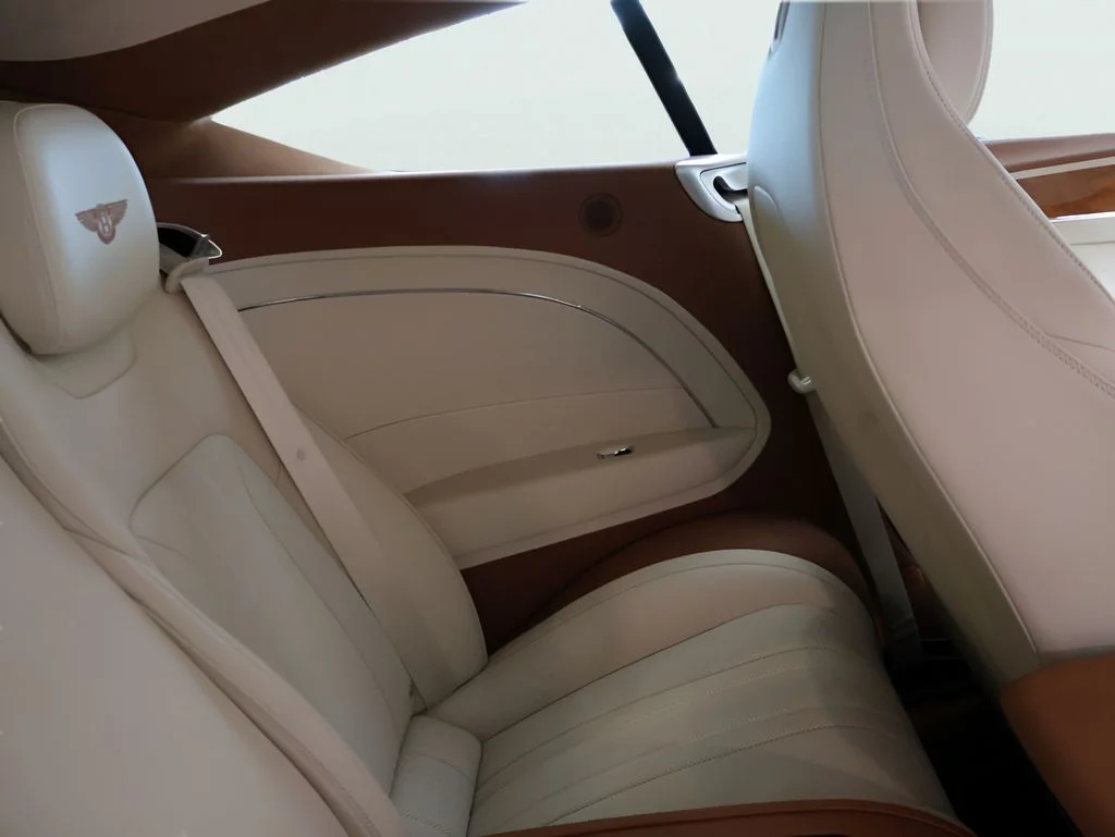Used 2024 Onyx Metallic Bentley V8 image 15