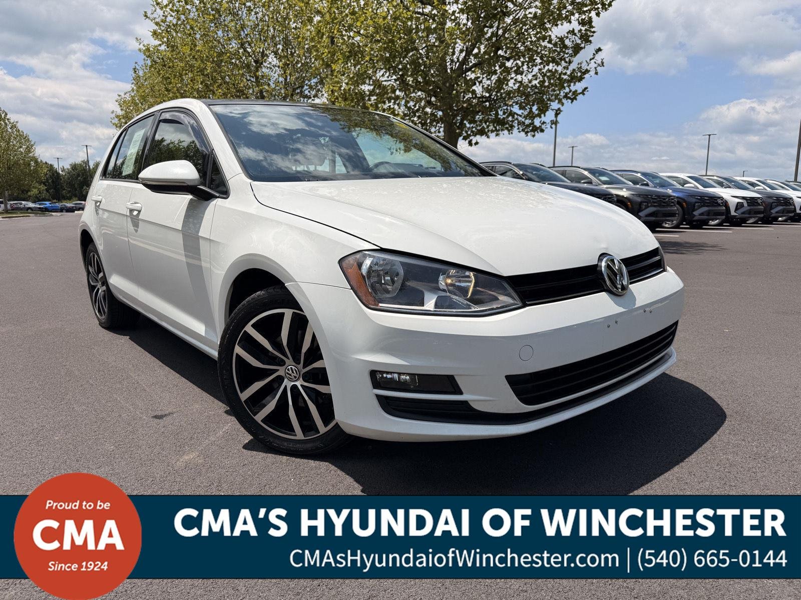 Used 2017 Pure White Volkswagen SE image 1