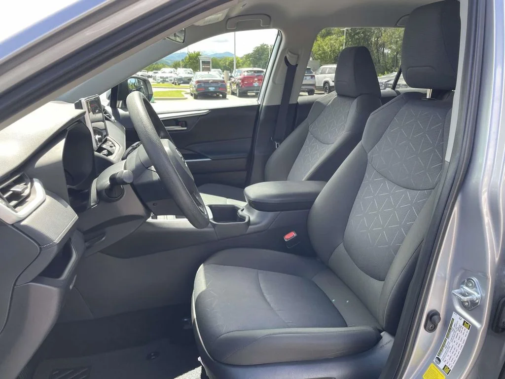 Used 2025 Silver Sky Metallic Toyota XLE image 8