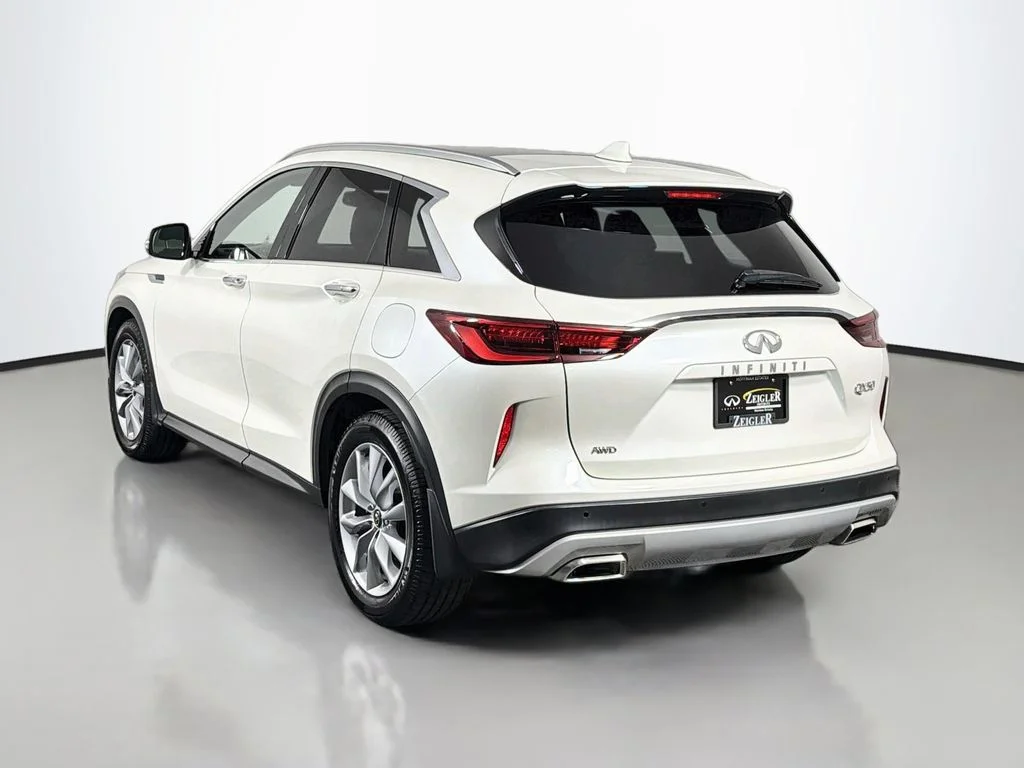 Used 2022 White INFINITI ESSENTIAL image 5