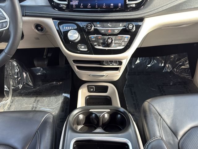 Used 2024 Black Chrysler Select image 15