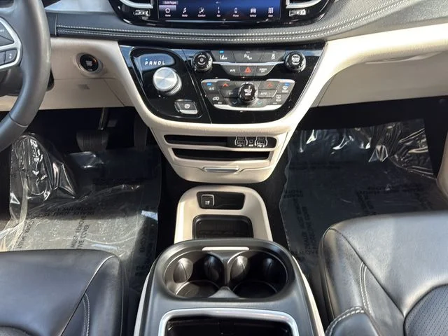 Used 2024 Black Chrysler Select image 15