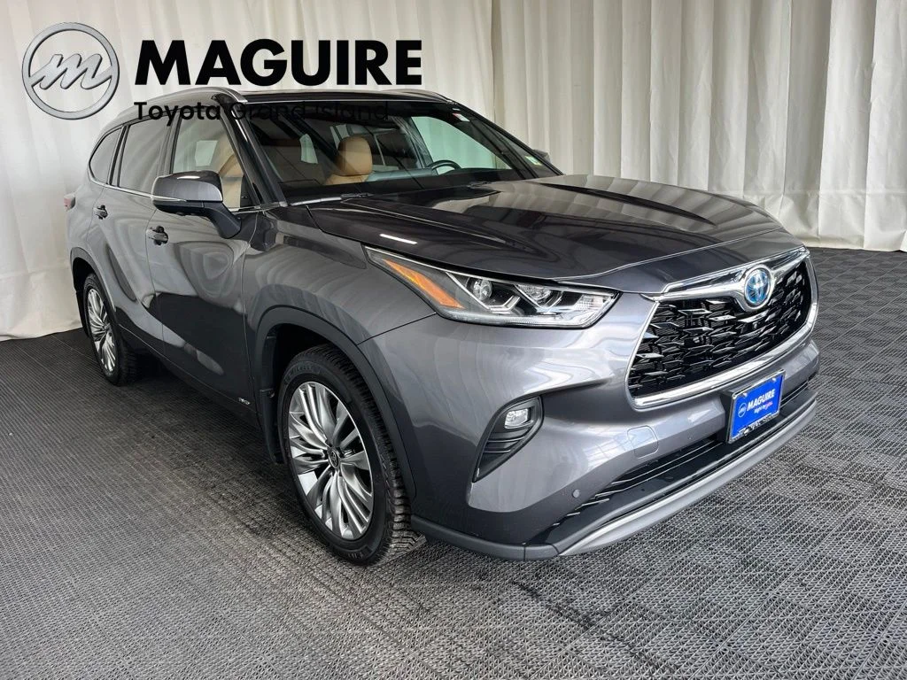Used 2024 Gray Toyota Platinum image 33