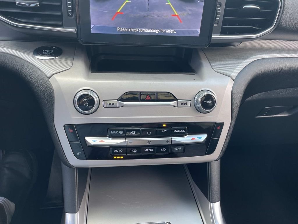 Used 2023 Silver Ford XLT image 24