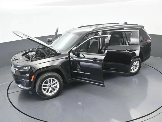 New 2026 Diamond Black Crystal Pearl-Coat Exterior Paint Jeep Laredo image 61