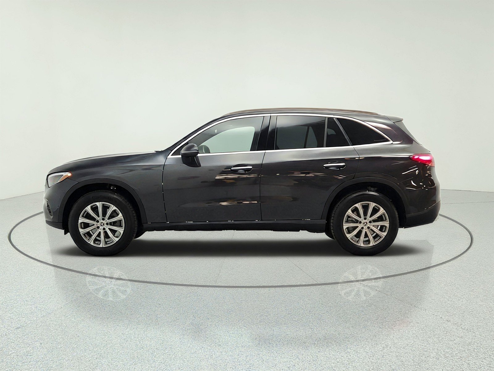 Certified Used 2026 Graphite Grey Metallic Mercedes-Benz GLC 300 SUV image 8
