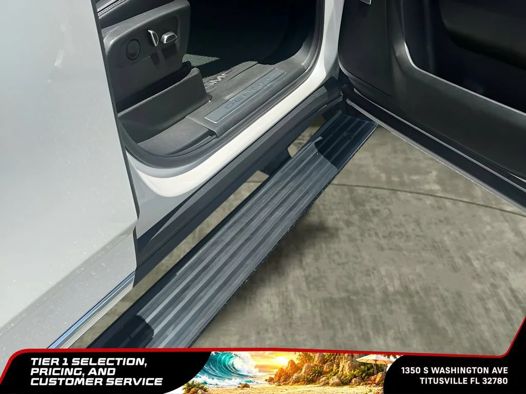Used 2022 White Frost Tricoat GMC Denali image 44